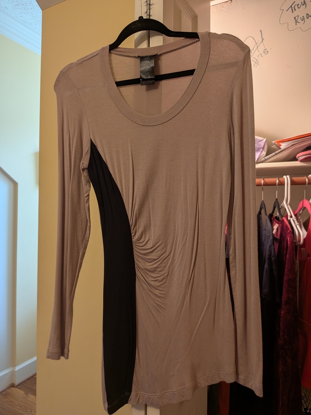 VENUS Taupe and Black Long-Sleeve Ruched Side-Panel Tunic Top